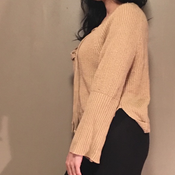 🥀11/30 DONATING Wide Sleeve Lace Up V Neck - Picture 3 of 3